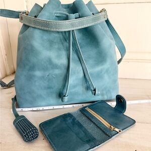 UNICORN RARE Portland Leather Large AQUA Bucket Bag Wallet & Tassel Set new!